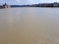 Romania se pregateste pentru marea viitura de pe Dunare. Comandament de urgenta la Guvern