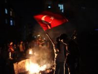 Politia a folosit tunuri cu apa impotriva manifestantilor adunati in piata Taksim, din Istanbul