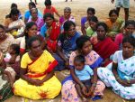 Cele mai sarace femei din India, convinse sa se sterilizeze pentru 10 dolari