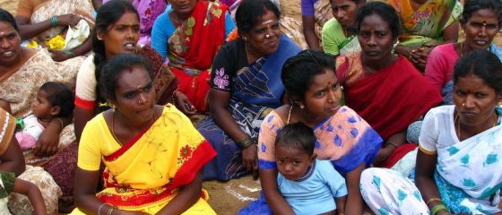 Cele mai sarace femei din India, convinse sa se sterilizeze pentru 10 dolari