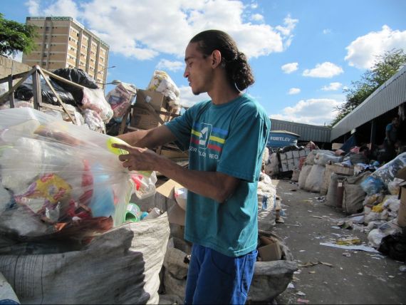 Cum transforma brazilienii gunoiul in bogatie, la propriu