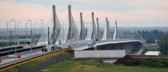 Podul de 226 mil. euro Calafat-Vidin a fost inaugurat, dupa 13 ani de la semnarea acordului de construire. Isarescu l-ar vrea pe una dintre bancnotele euro