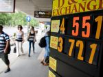 Leul a ramas pe apreciere. Cursul a coborat la 4,4590 lei/euro