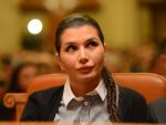 Elena Basescu are in conturi peste 450.000 euro, un Range Rover si bijuterii de 50.000 euro. Cat castiga de la Parlamentul European