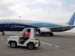 Un avion a aterizat in afara pistei la Salonic