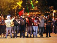 Inca o noapte de violente la Istanbul. Recep Tayyip Erdogan isi reuneste sustinatorii