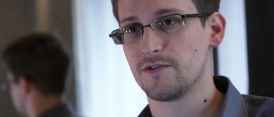 WikiLeaks a inchiriat un avion pentru a-l aduce pe Edward Snowden in Islanda