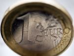 Leul a castigat 1,31 bani in fata de euro. Cursul BNR a coborat la 4,5209 lei/euro
