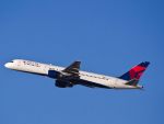 Doua avioane de pasageri, pe punctul de a intra in coliziune deasupra New York-ului