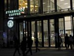 Dupa ce a fost obligata sa-si achite taxele, Starbucks inchide prima cafenea