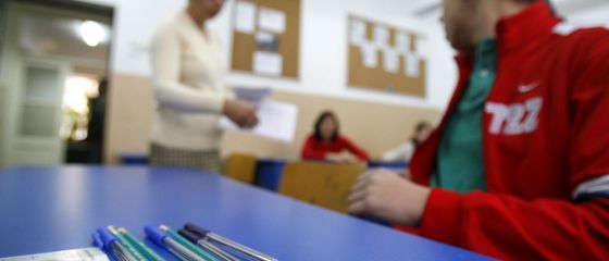 Elevii de clasa a VIII-a sustin evaluarea nationala la limba romana