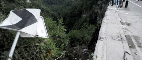 Soferul autocarului care a cazut intr-o prapastie din Muntenegru a murit