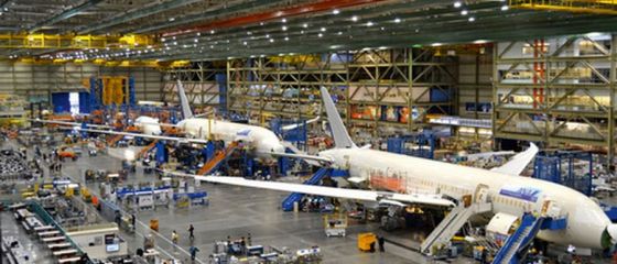 Romania a platit deja dobanzi de 1,6 mld. euro catre UE si FMI, cat 320 km de autostrada, avioanele private sunt fabricate cu costuri scazute, iar Facebook investeste 25 mil. dolari intr-un start-up