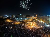 Protestele continua la Cairo. Armata egipteana avertizeaza ca suspenda Constitutia