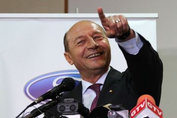 Basescu: O gasca de politicieni s-a hotarat sa-si faca Constitutie. Si de asta stau eu cu referendumul, dupa reactiile lor