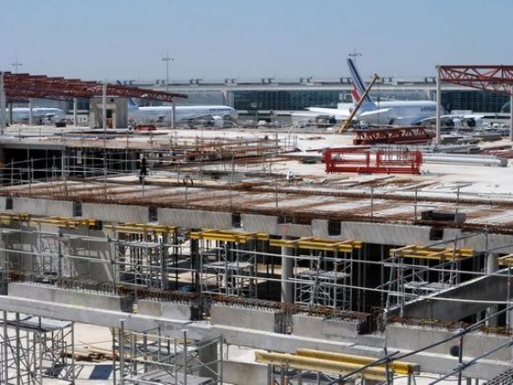 Franta va atrage 738 milioane euro prin vanzarea a 9,5% din Aeroports de Paris