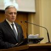 Mugur Isarescu explica deciziile de politica monetara luate pentru a relaxa creditarea. Riscurile unui an electoral asupra economiei Romaniei