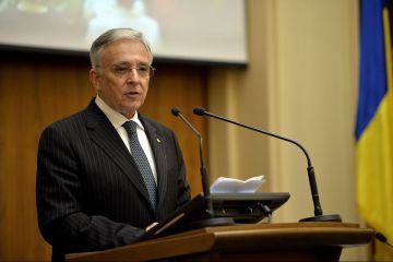 Mugur Isarescu explica deciziile de politica monetara luate pentru a relaxa creditarea. Riscurile unui an electoral asupra economiei Romaniei