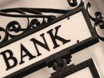 Guvernatorul BNR: Scaderea dobanzilor la credite s-ar putea vedea din vara . Ce spune Isarescu despre amanarea denuntarii clauzelor abuzive din contracte