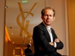 Apple l-a angajat pe fostul CEO al Yves Saint Laurent, pentru proiectele speciale ale companiei