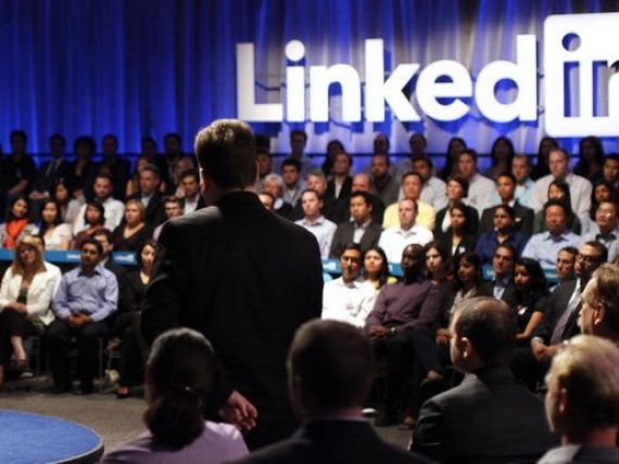Utilizatorii, revoltati de politicile site-ului LinkedIn