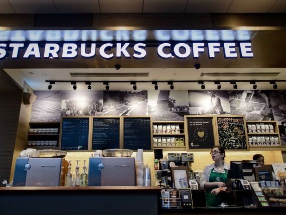 Starbucks pregateste o schimbare importanta. Se transforma in local de noapte
