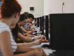 Constanta: Bani in pachete de servetele si fotocopii cu subiecte rezolvate, gasite in clase la bacalaureat