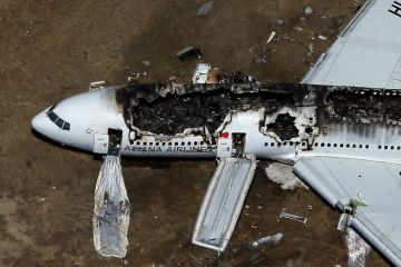 Compania sud-coreeana Asiana Airlines sustine ca avionul care s-a prabusit in San Francisco nu avea nicio problema mecanica . La bord se afla si unul dintre sefii Samsung