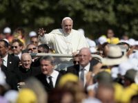 Papa Francisc a condamnat indiferenta lumii fata de soarta imigrantilor