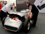 Model vintage de automobil de curse, vandut la licitatie cu pretul record de 29,6 milioane dolari
