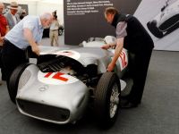 Model vintage de automobil de curse, vandut la licitatie cu pretul record de 29,6 milioane dolari
