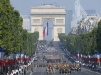 Francois Hollande a dat startul paradei militare de Ziua Nationala a Frantei