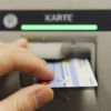 Tehnologia de azi permite hotilor sa fure toti banii dintr-un cont bancar fara ca posesorul sa se poata apara. Cum a ramas o femeie din Capitala fara economii
