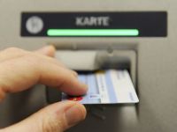 
	CE vrea limitarea comisioanelor bancare, platite de retaileri la tranzactiile prin carduri, la 0,2-0,3%. In Romania, sunt printre cele mai mari din Europa
