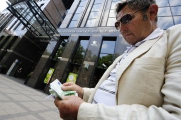Lovitura in sistemul bancar din Ungaria. Guvernul vrea sa transforme creditele in franci elvetieni in credite in moneda nationala. Actiunile bancilor se prabusesc