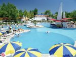Hotelierii romani adopta trendul vecinilor. Peste 60.000 de turisti vor petrece vacanta pe litoral, in regim all-inclusive