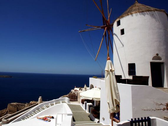 Insulele grecesti isi recapata stralucirea. Veniturile din turism au crescut cu 38,5% in mai, la peste 1 miliard de euro