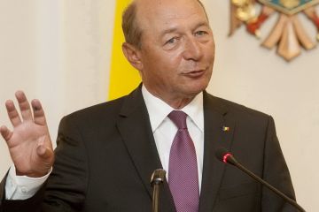 Basescu: Castigatorul licitatiei CFR Marfa cauta bani pe la banci. Nu are bani sa cumpere compania