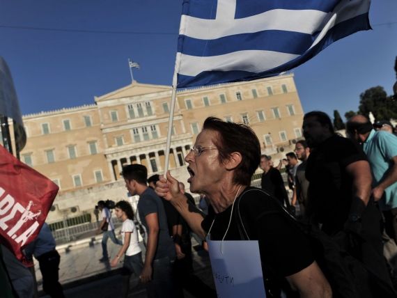Troica cere bancilor din Grecia sa dea afara 30% din personal, aproape 18.000 de angajati