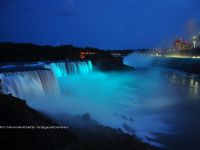 Cascada Niagara a fost iluminata in albastru cu ocazia nasterii bebesului regal britanic