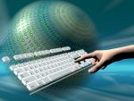 Internetul, accesat de mai multe femei decat barbati