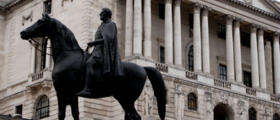 Viceguvernatorul Bancii Angliei a demisionat, dupa critici dure din partea Parlamentului, cauzate de pozitia fratelui sau intr-o banca pe care ar fi trebuit sa o supravegheze