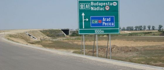 Primul lot de 22 de km din Autostrada Nadlac-Arad a fost asfaltat. Cand vom trece granita in Ungaria pe soseaua de mare viteza