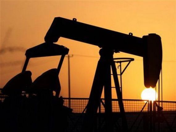 Pretul petrolului Brent a scazut sub 100 de dolari/baril, pentru prima oara din iunie 2013