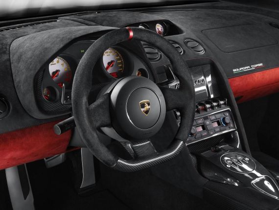 Noul Lamborghini Squadra Corse, peste Ferrari? Poze oficiale cu vedeta salonului de la Frankfurt