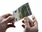 Cursul BNR a urcat la 4,4359 lei/euro, cel mai ridicat nivel din ultimele doua saptamani. Explicatia analistilor