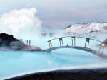 Destinatie de vacanta: Laguna Albastra de la Cercul Polar, una dintre cele 25 de minuni ale lumii. Numarul turistilor, aproape dublul populatiei din Islanda