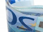 Salariile romanilor s-au micsorat in iunie. Castigul mediu a ajuns la 1.600 de lei, cu 5 lei mai putin fata de luna anterioara