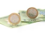Leul s-a apreciat usor in ultima zi a saptamanii. Cursul BNR a scazut la 4,4373 lei/euro