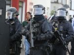 Ciocniri interconfesionale violente la Belfast. Peste 50 de politisti, raniti